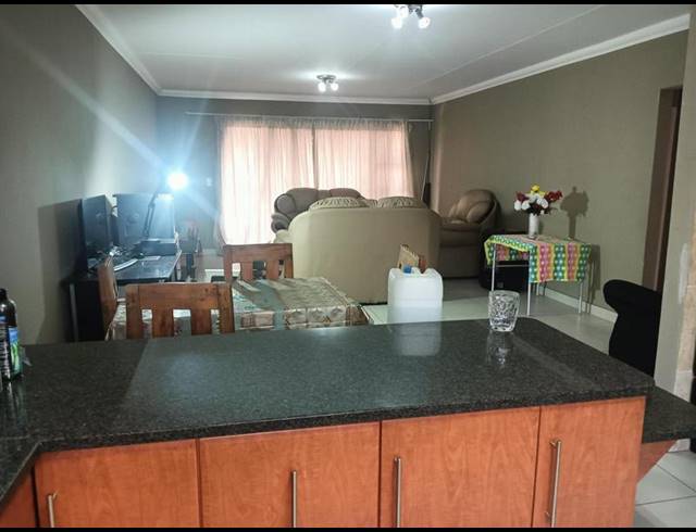 3 BEDROOM COMPLEX FOR SALE IN BOKSBURG NORTH